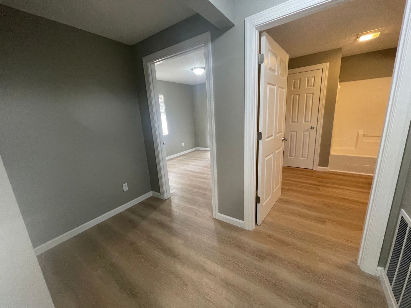 Lincoln Landing Apartments 3 of 7
