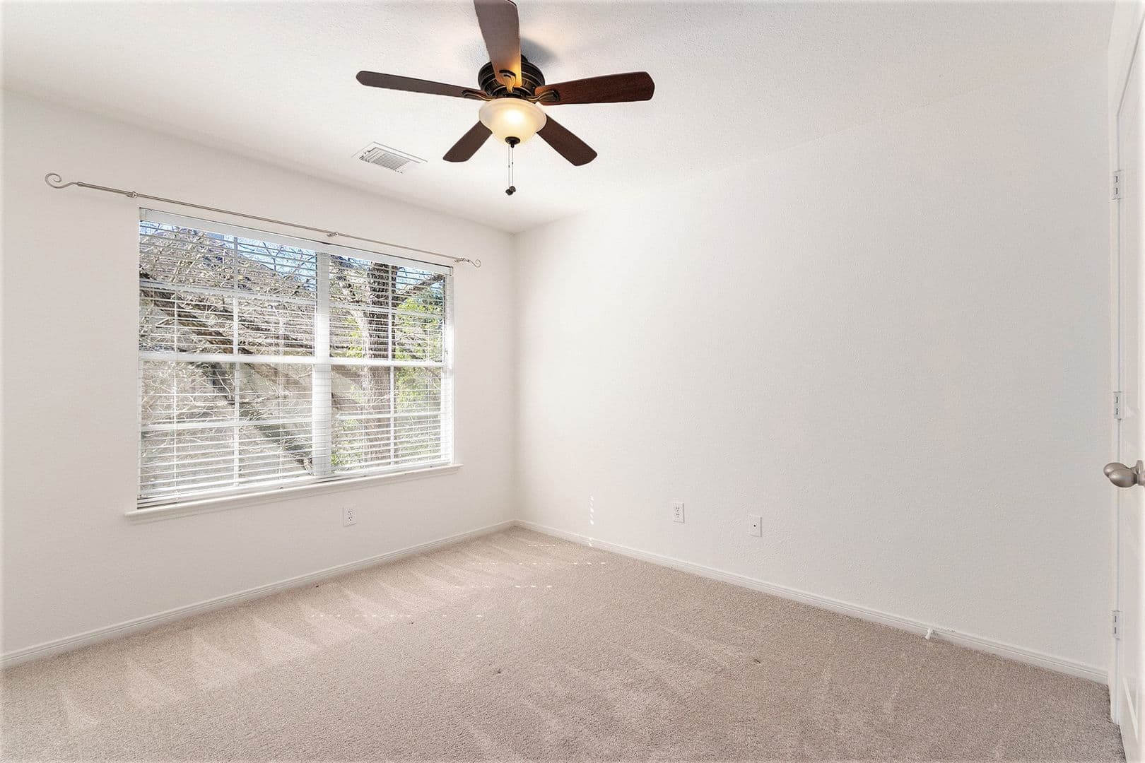 15 Larks Aire Place 16 of 20