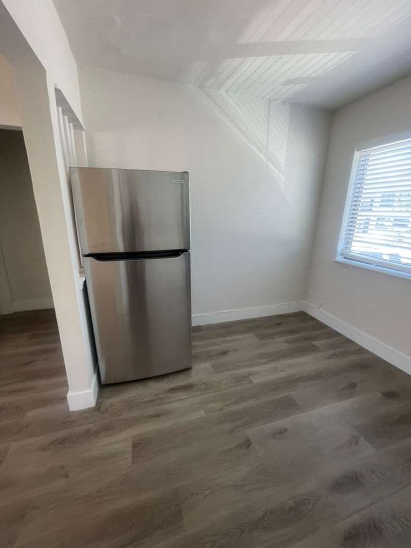 600 SW 9 AVE 7 of 21