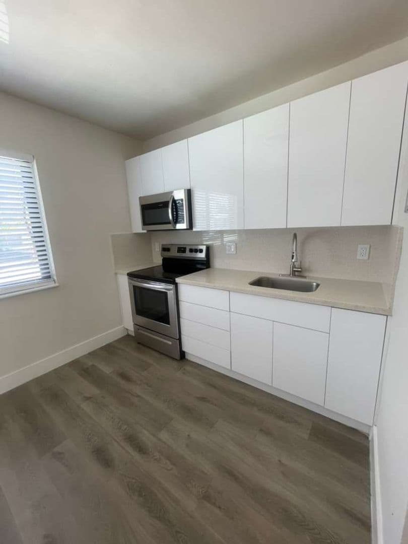 600 SW 9 AVE 11 of 21