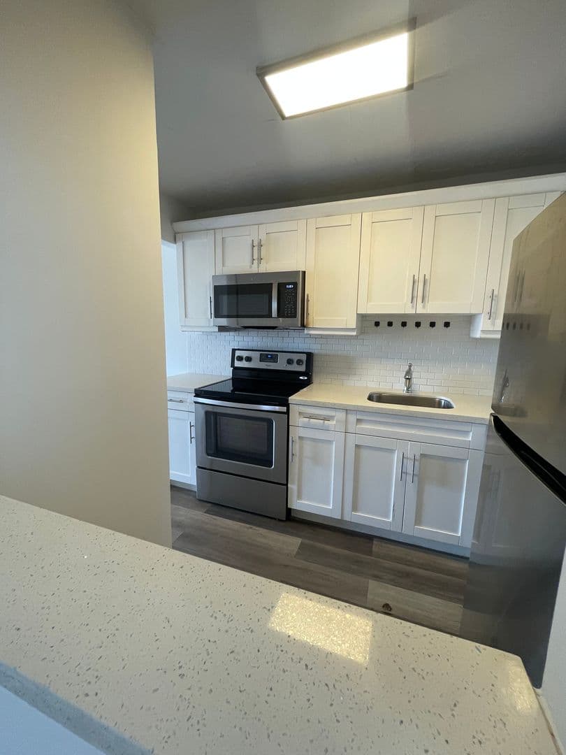 220 SW 17 Ct 2 of 13