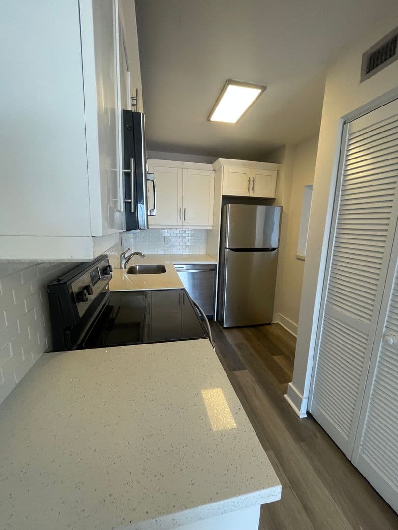 220 SW 17 Ct 4 of 13