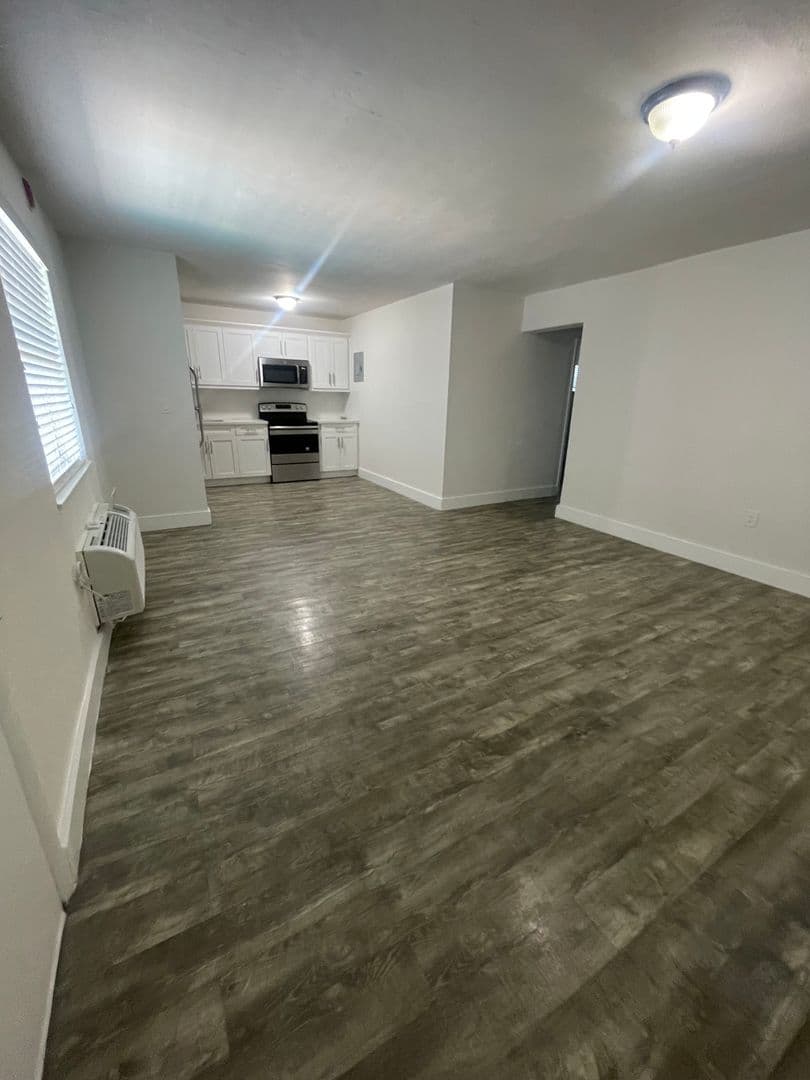 3270 West Trade Avenue 8 of 13