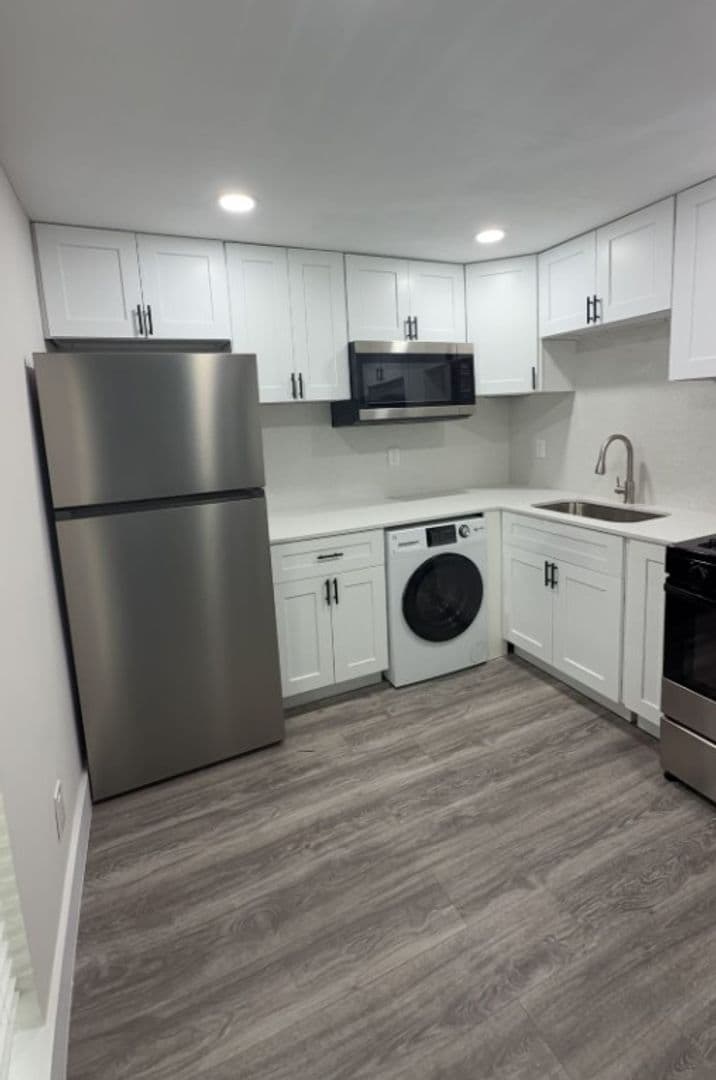 110 Sidonia Ave 8 of 11