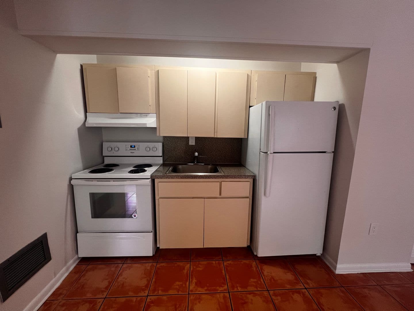 504 Santander Avenue. 6 of 12