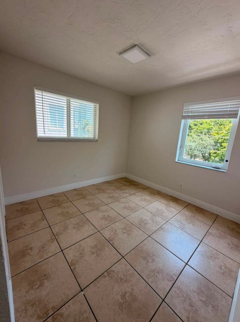 224 SW 4 Ave 5 of 13
