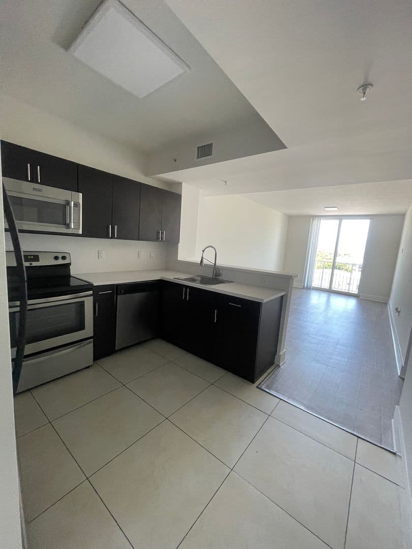 401 SW 17th Ave 4 of 13