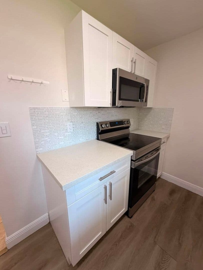 224 SW 4 Ave 2 of 13