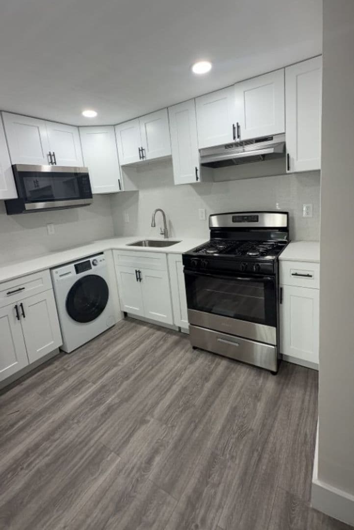 110 Sidonia Ave 7 of 11