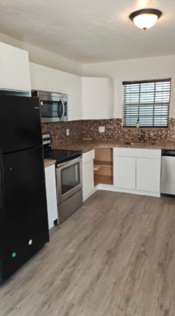 3270 West Trade Avenue 5 of 10