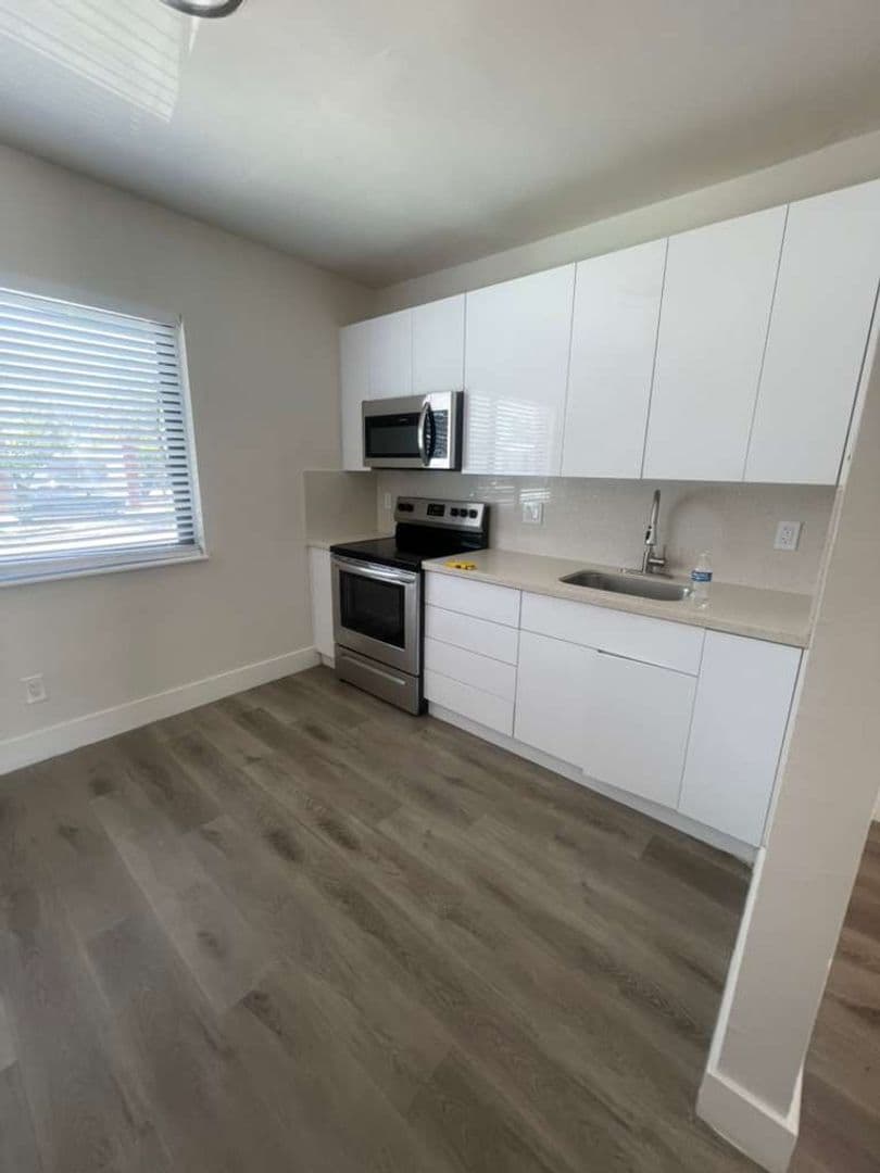 600 SW 9 AVE 14 of 21