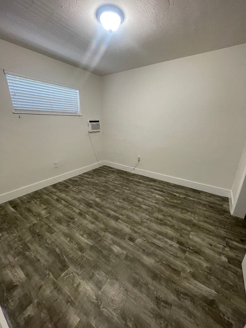 3270 West Trade Avenue 10 of 13