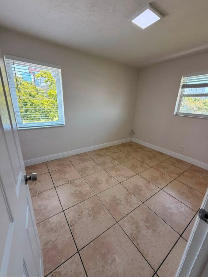 224 SW 4 Ave 7 of 13