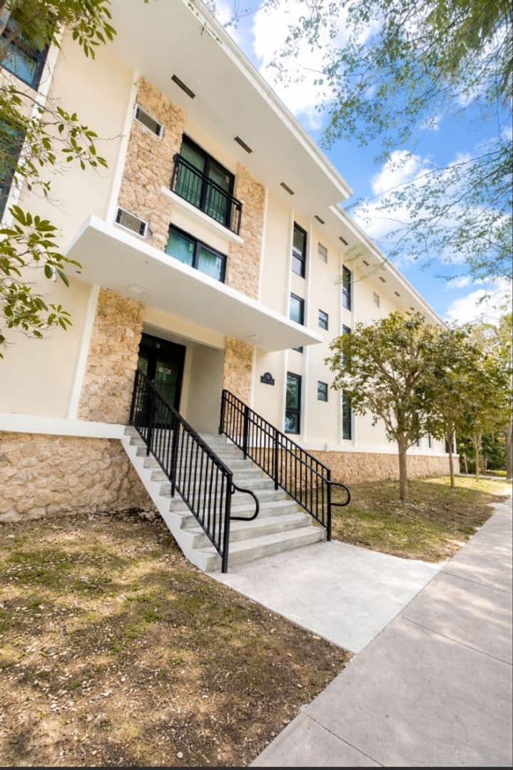 110 Sidonia Ave 1 of 11