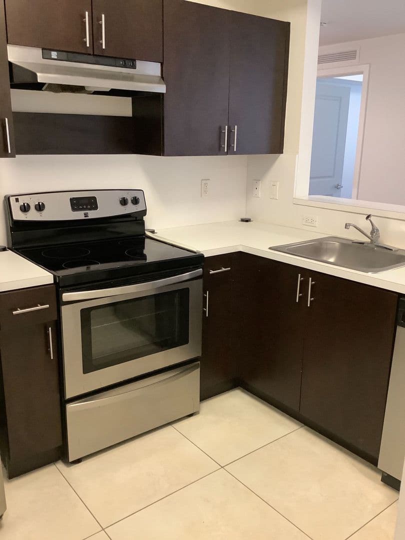401 SW 17th Ave 2 of 19