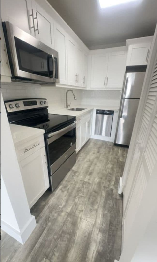 220 SW 17 Ct 2 of 13