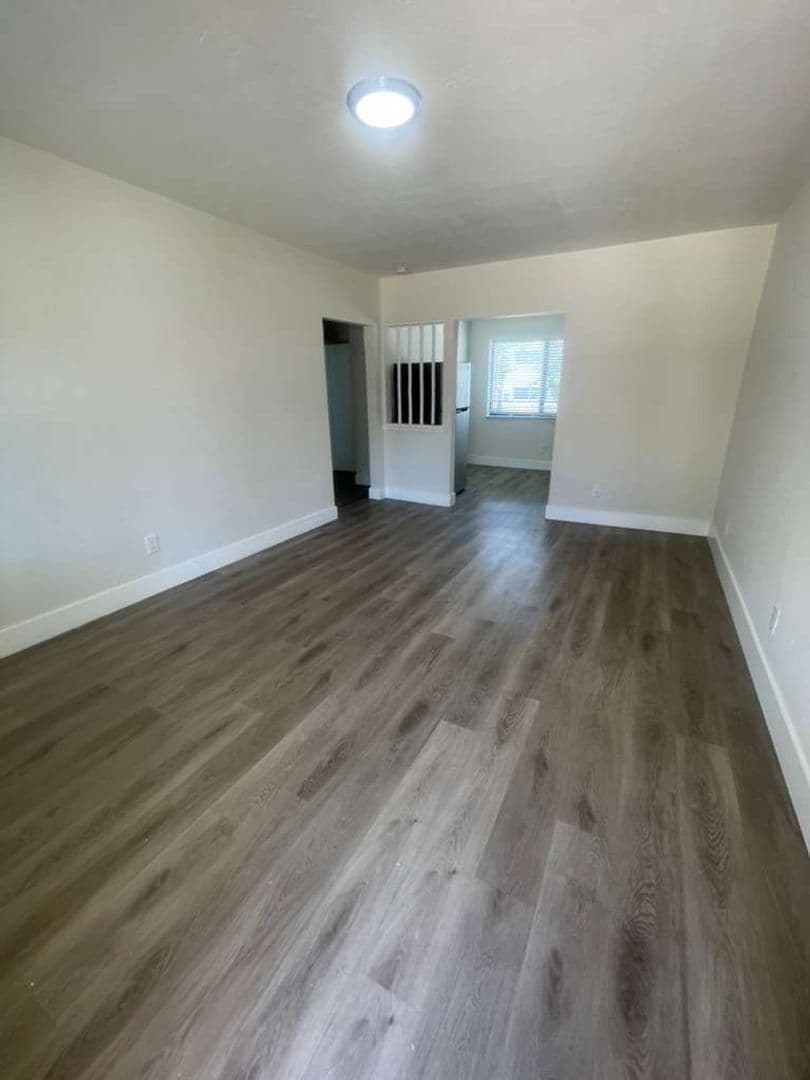 600 SW 9 AVE 12 of 21