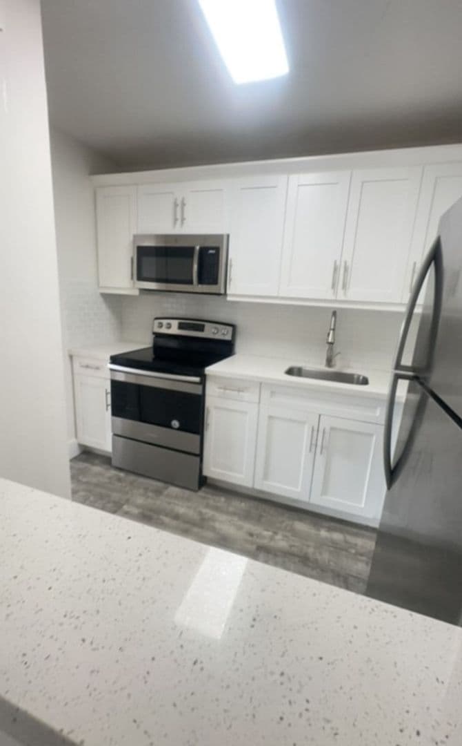 220 SW 17 Ct 3 of 13