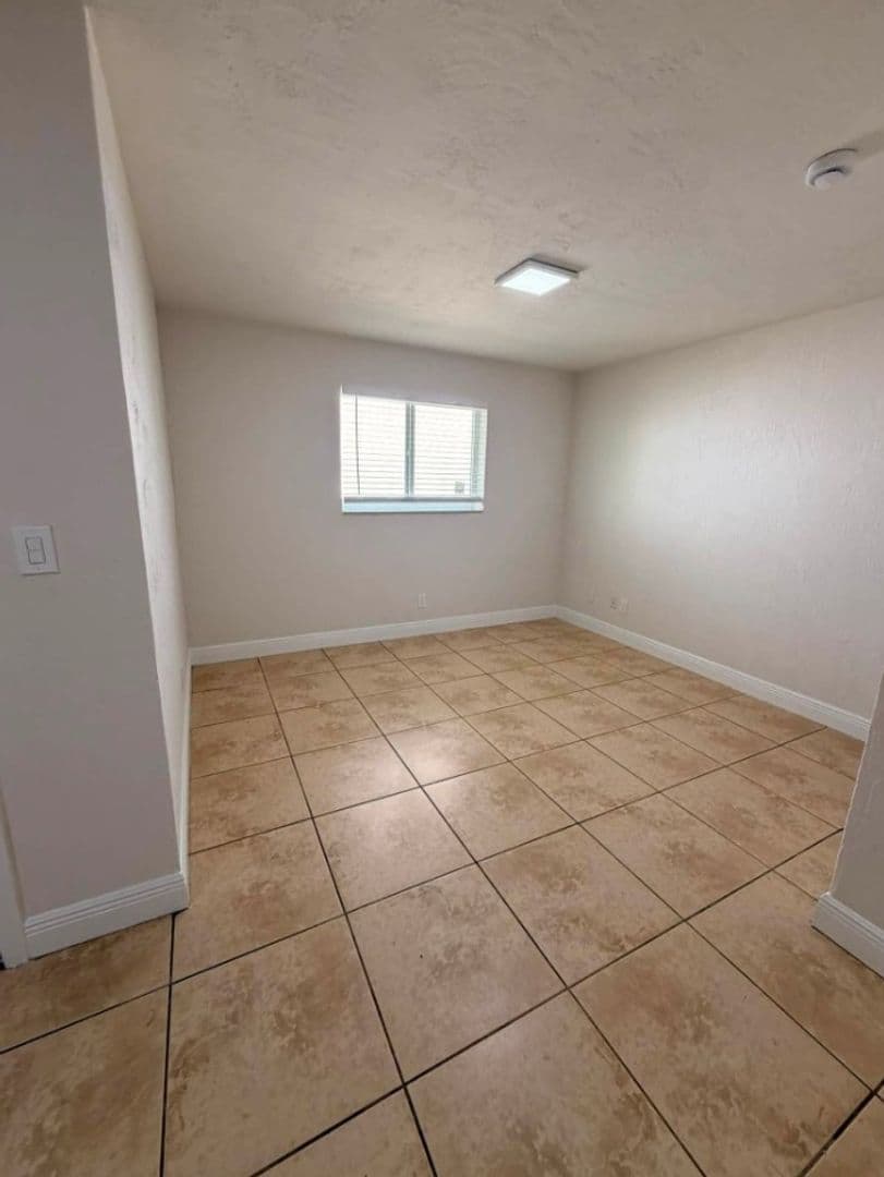 224 SW 4 Ave 3 of 13