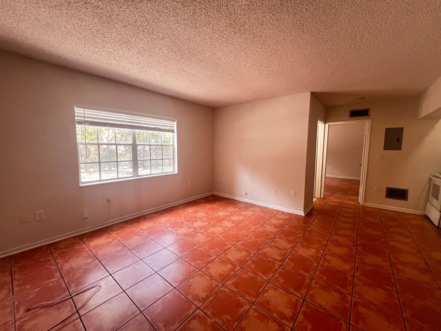 504 Santander Avenue. 4 of 12