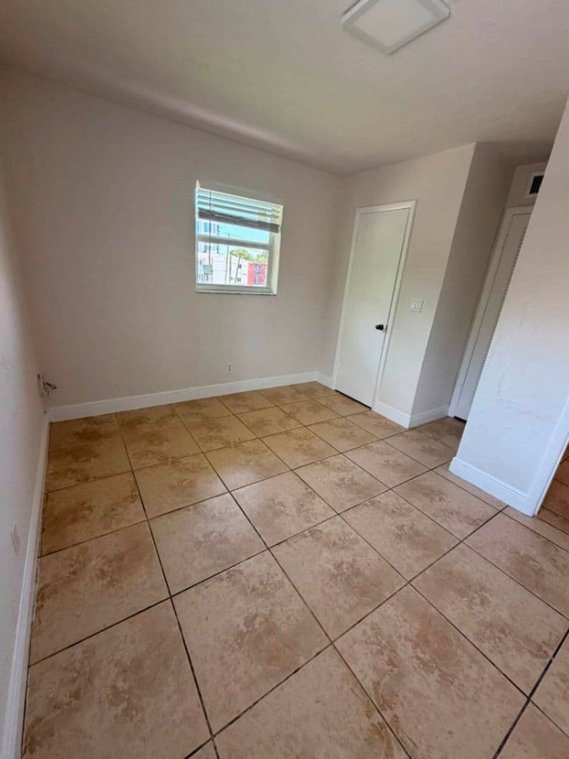 224 SW 4 Ave 4 of 13