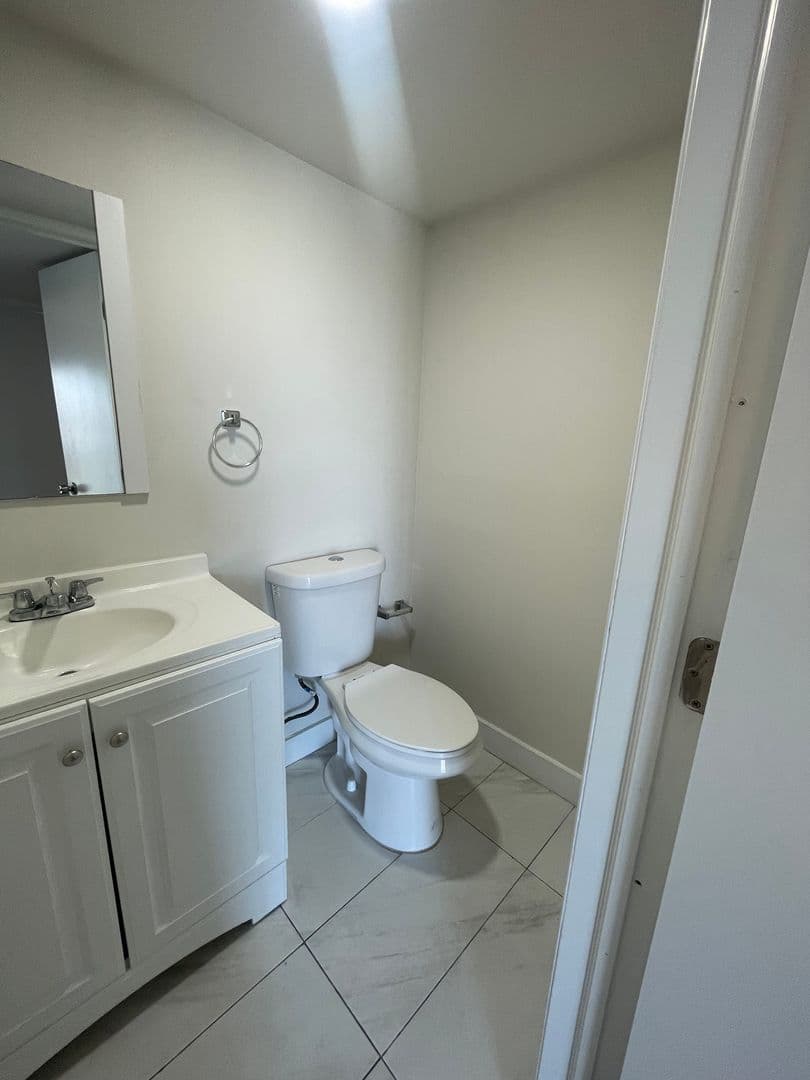 220 SW 17 Ct 7 of 13