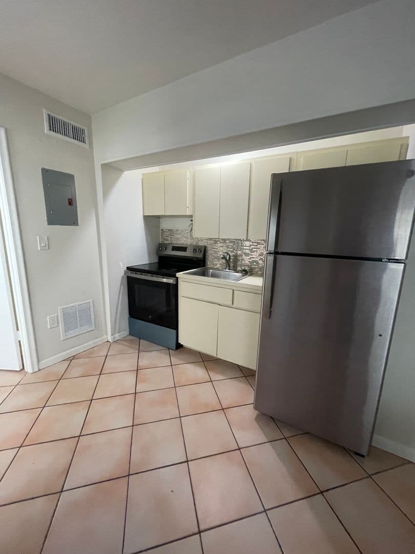 504 Santander Avenue. 6 of 12