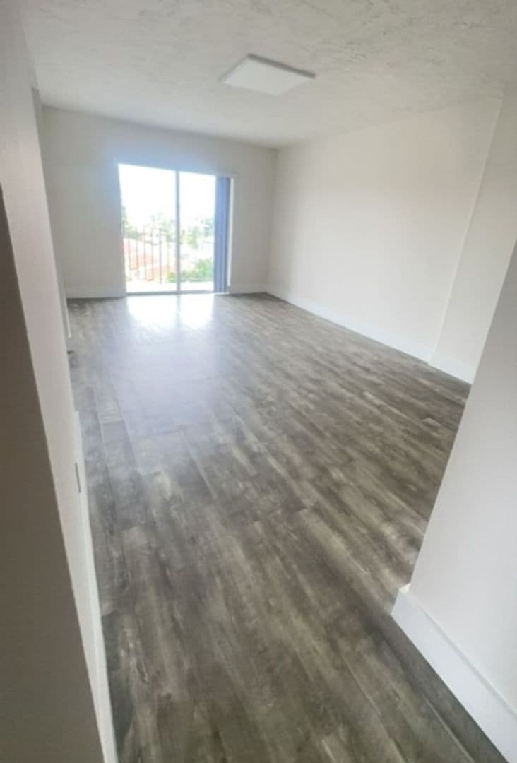 220 SW 17 Ct 5 of 13