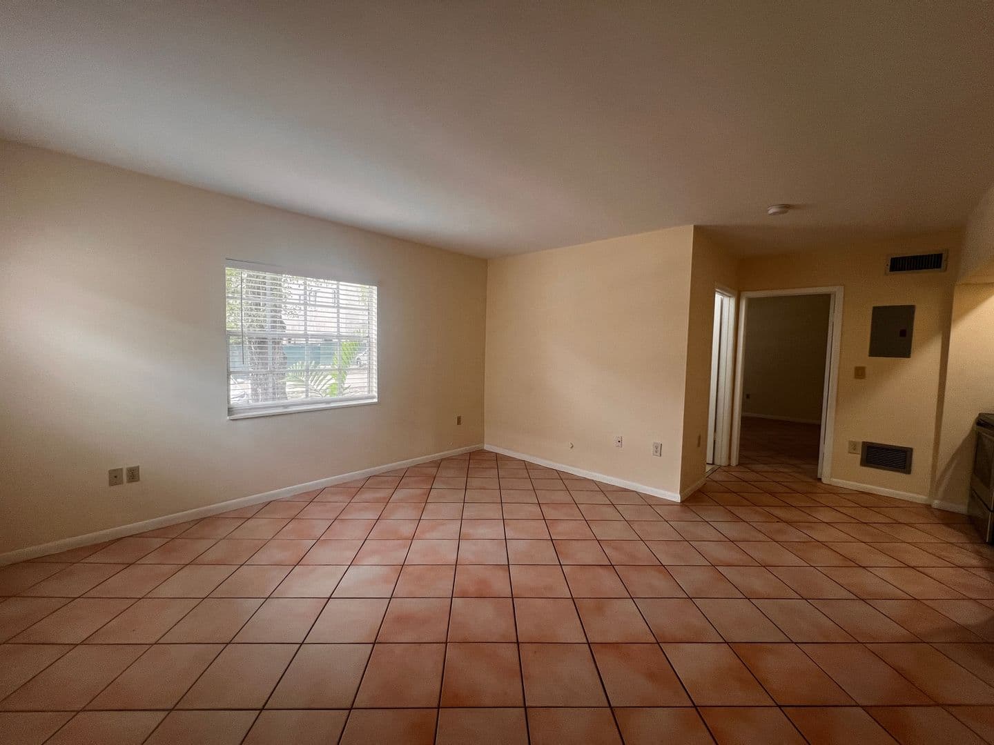 504 Santander Avenue. 4 of 12