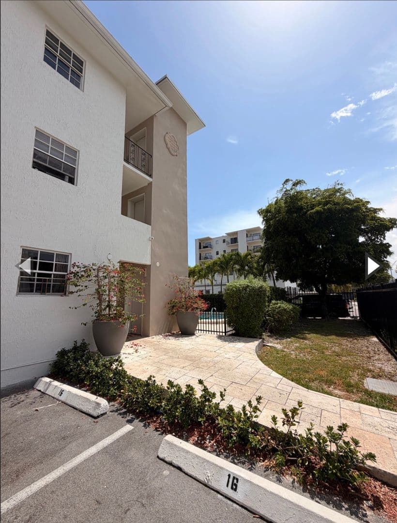 3270 West Trade Avenue 2 of 10