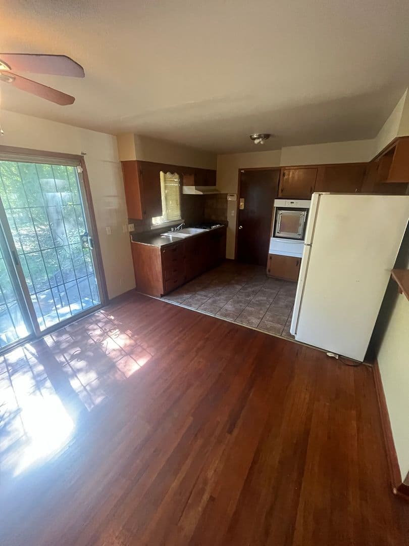 Diamond Standard - 810 E 52nd St North 5 of 10