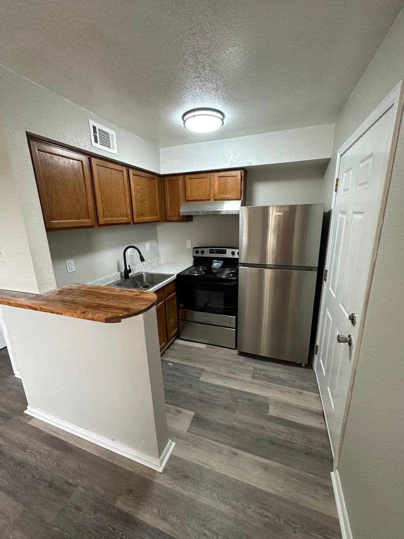 Silver Standard 1730 E 67th St. K #303 9 of 14