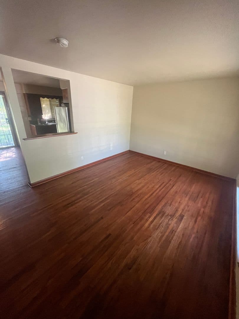 Diamond Standard - 810 E 52nd St North 6 of 10