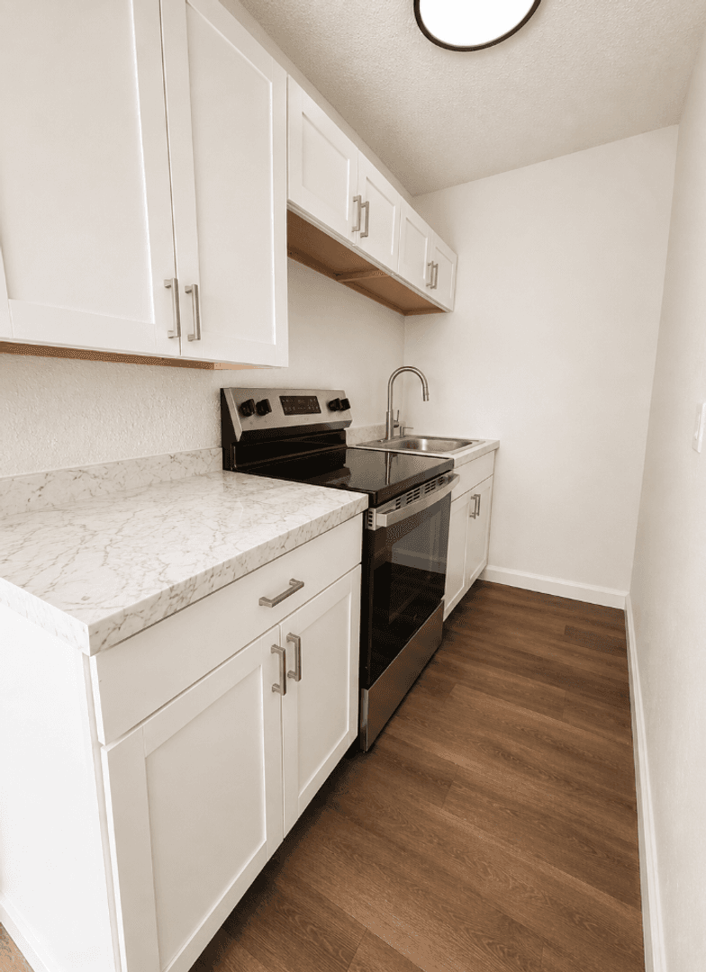 1900 Parkside Apartments 3 of 14