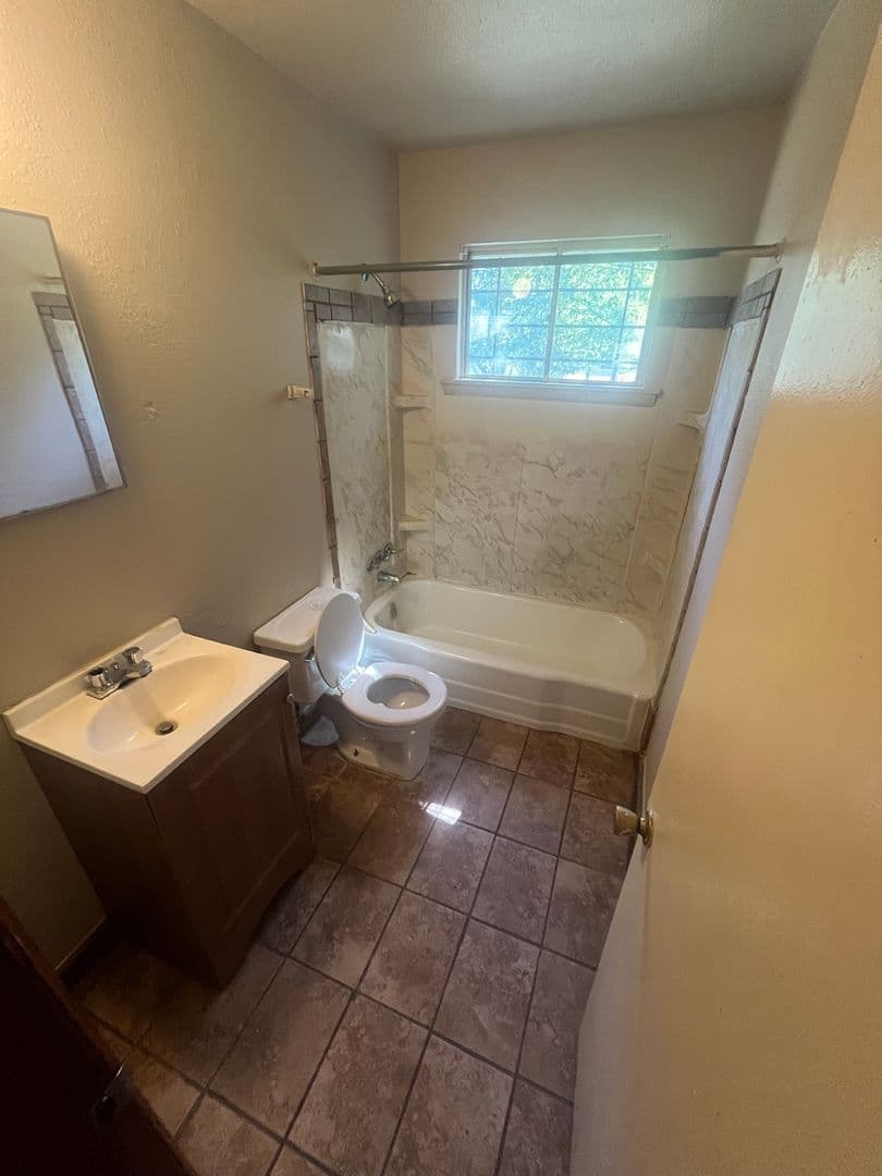 Diamond Standard - 810 E 52nd St North 9 of 10