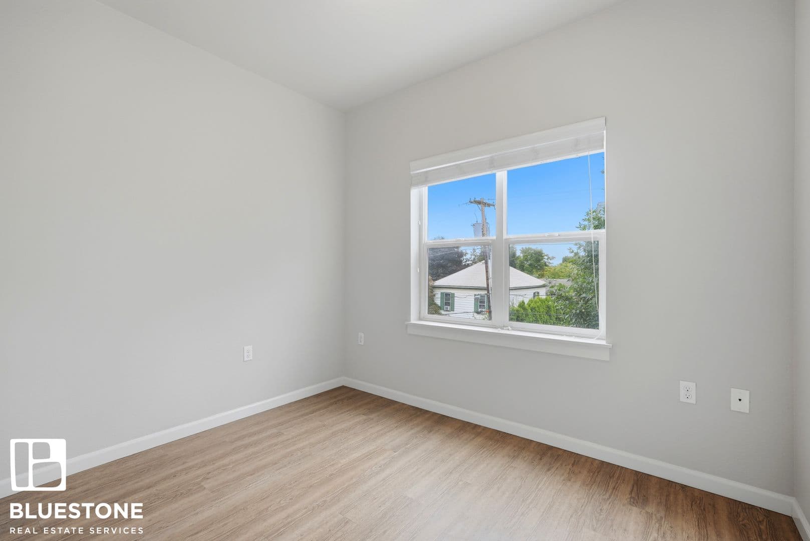 SELL - Sellwood Apartments 11 of 17