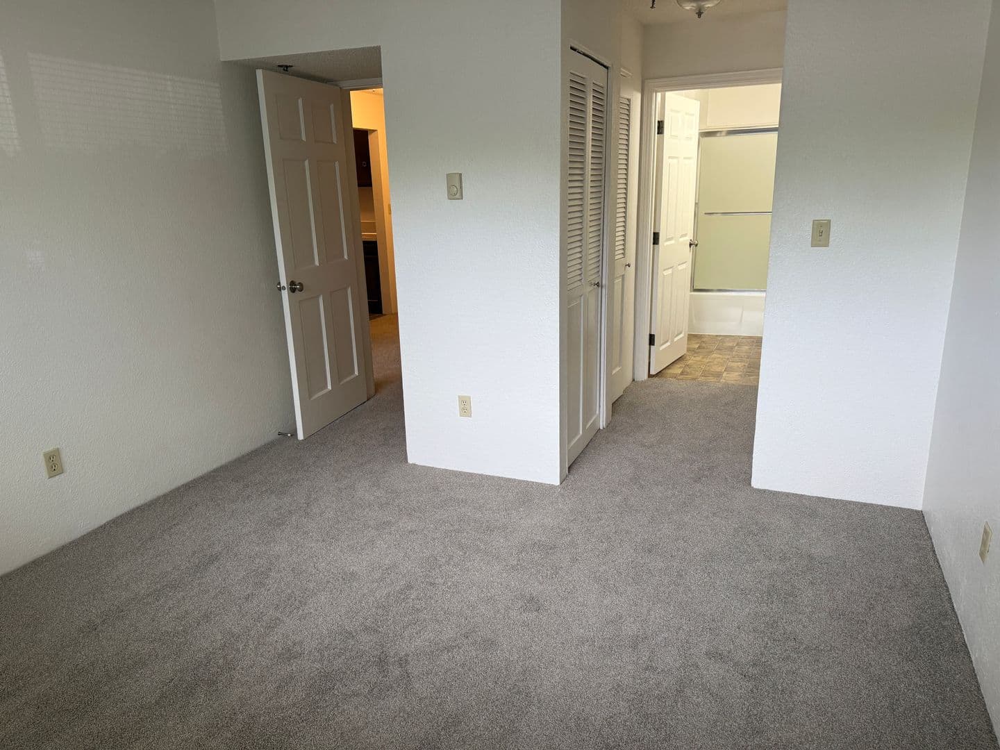 PRKP1 - Park Plaza Apartments 10 of 11