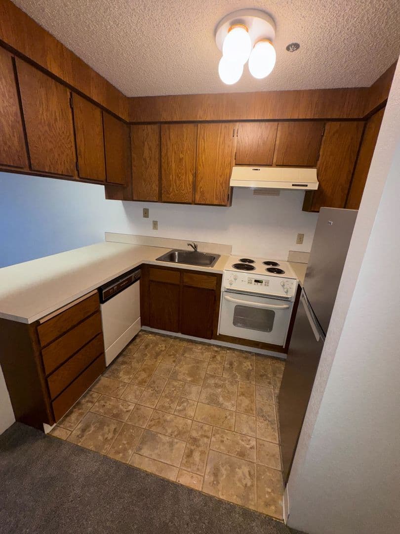 PRKP1 - Park Plaza Apartments 6 of 15