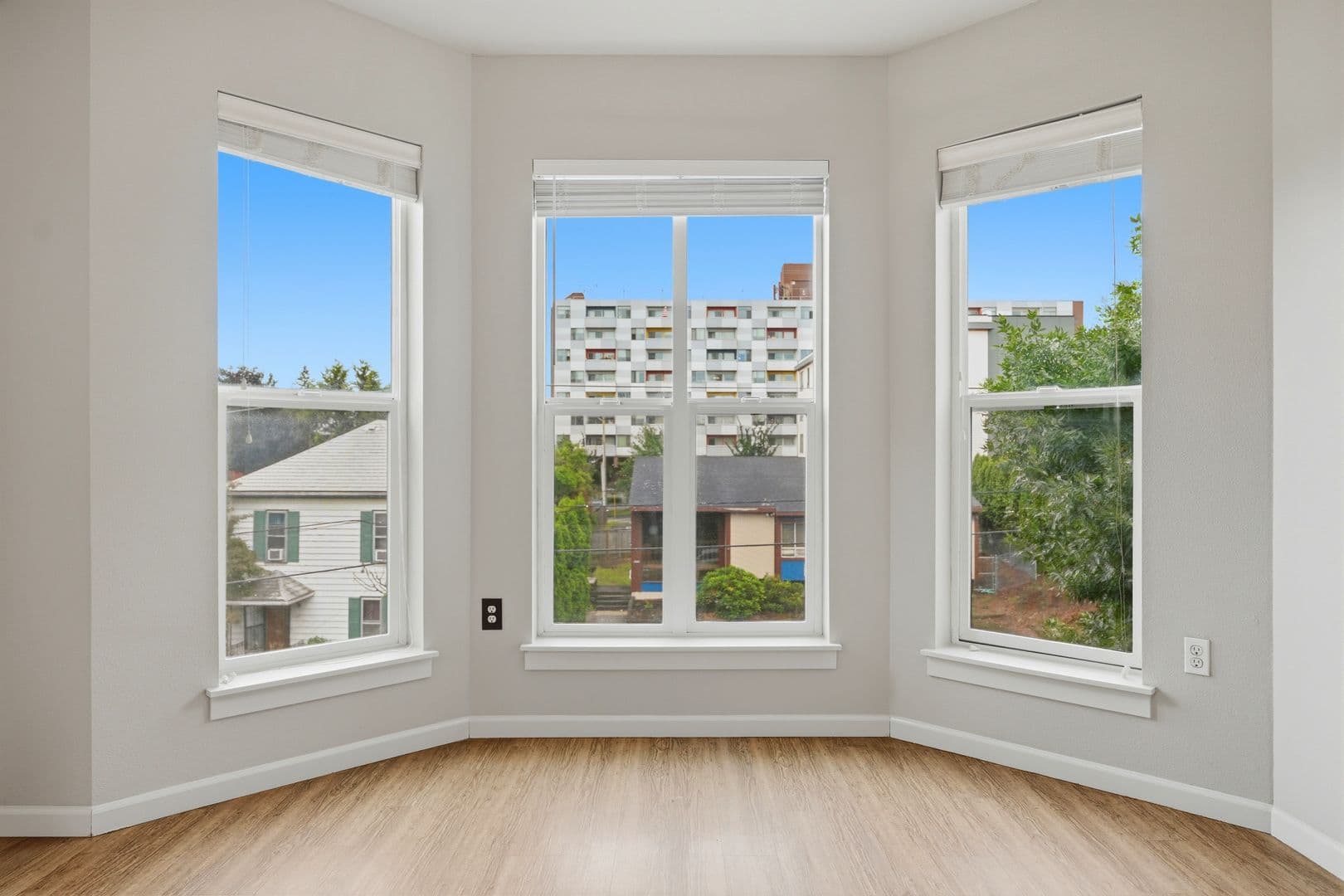 SELL Sellwood Apartments 7 of 8