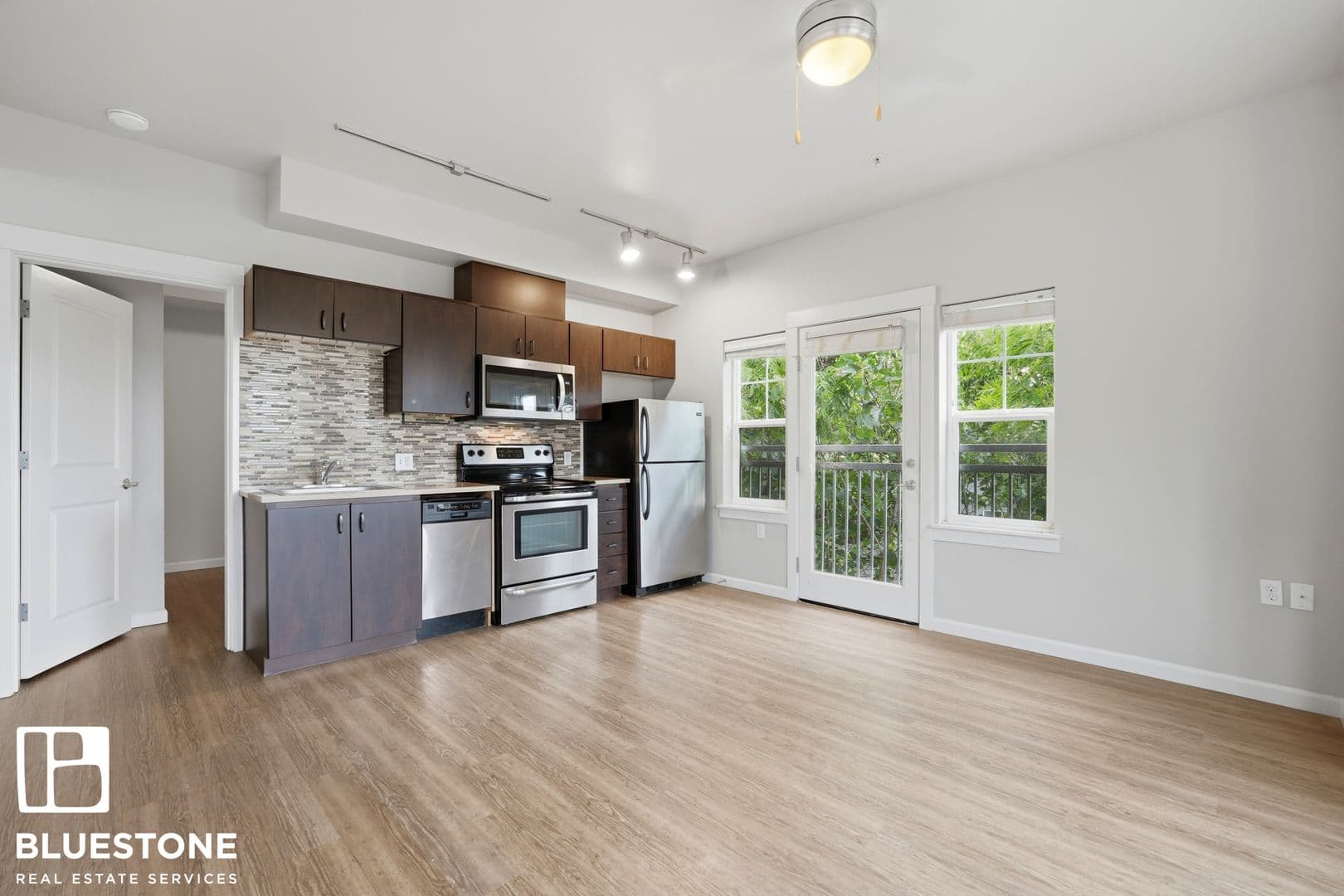 SELL - Sellwood Apartments 4 of 17