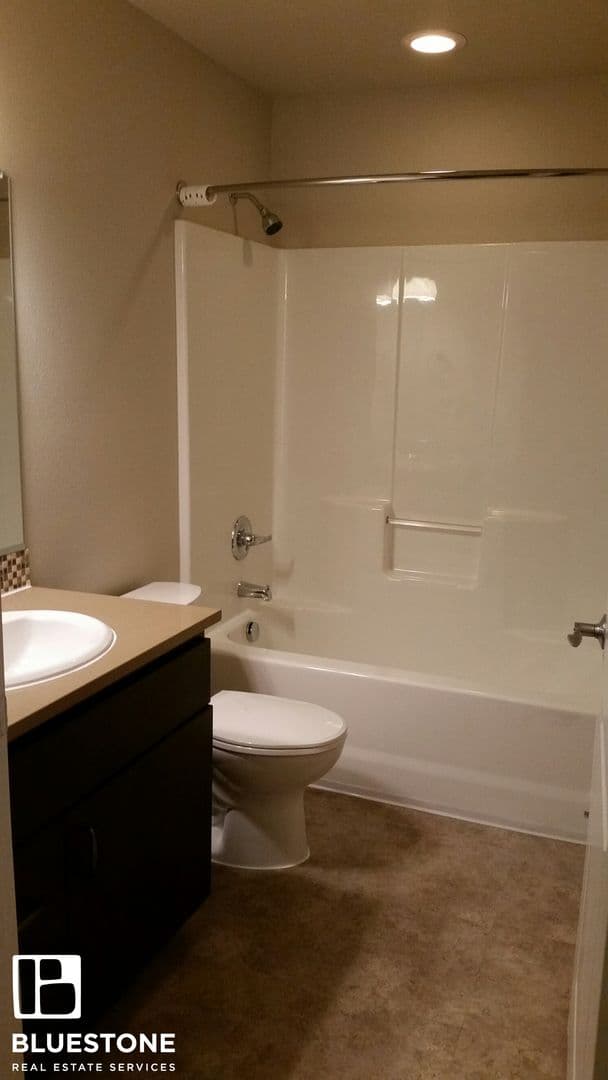 SELL - Sellwood Apartments 10 of 10