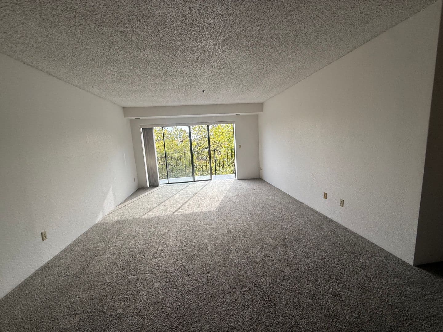 PRKP1 - Park Plaza Apartments 5 of 11