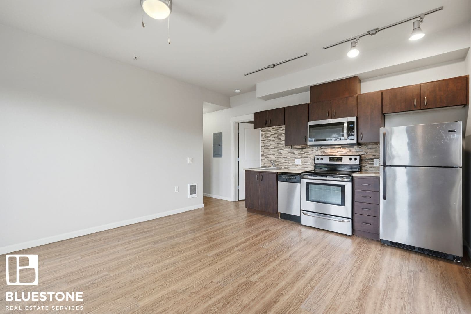 SELL - Sellwood Apartments 5 of 17