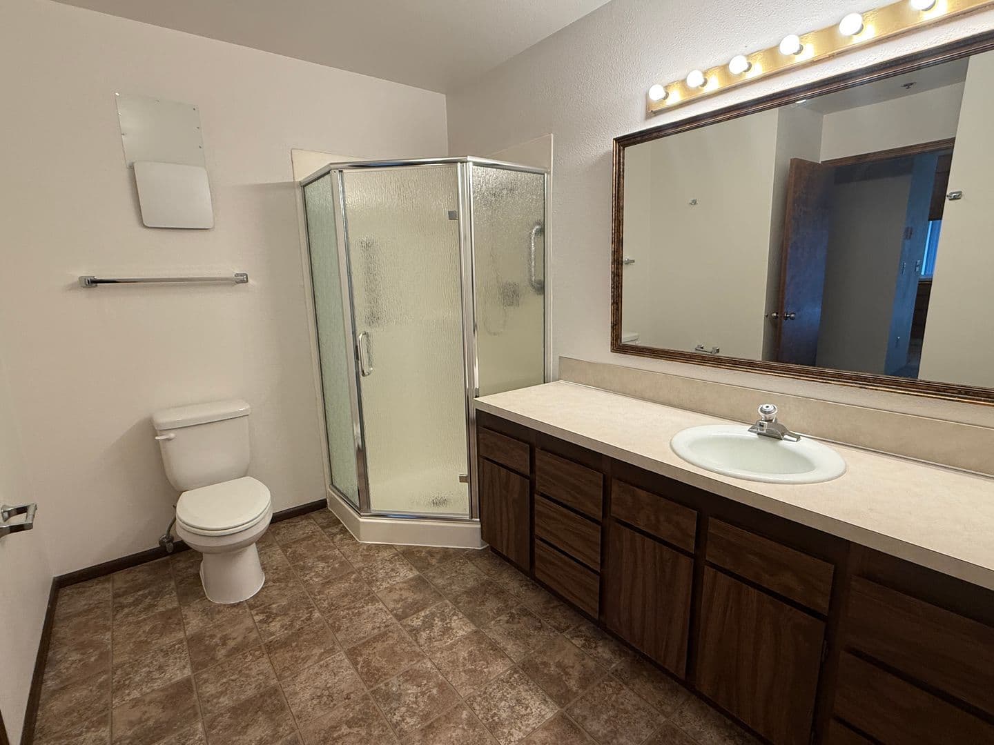 PRKP1 - Park Plaza Apartments 1 of 15