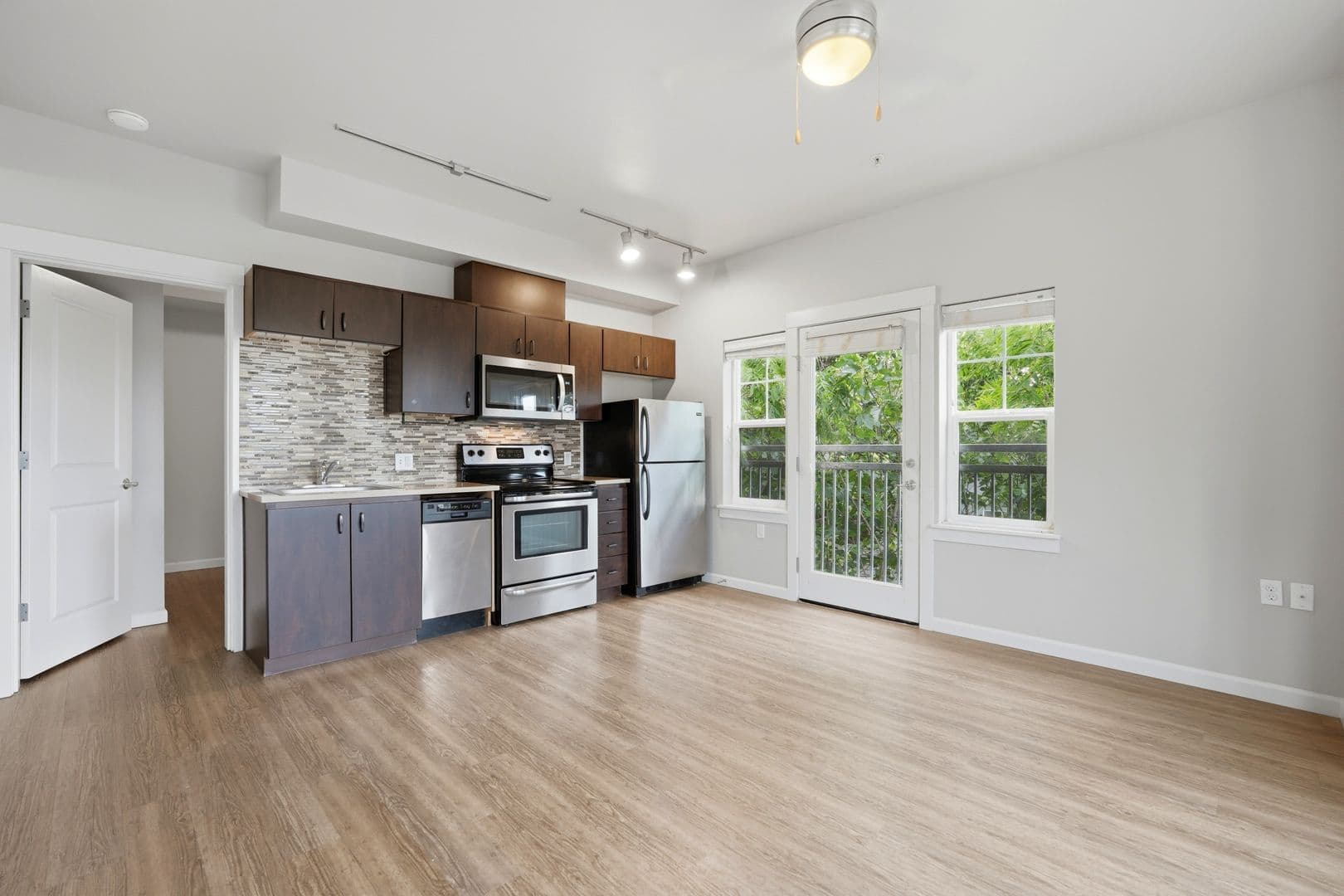 SELL Sellwood Apartments 4 of 8