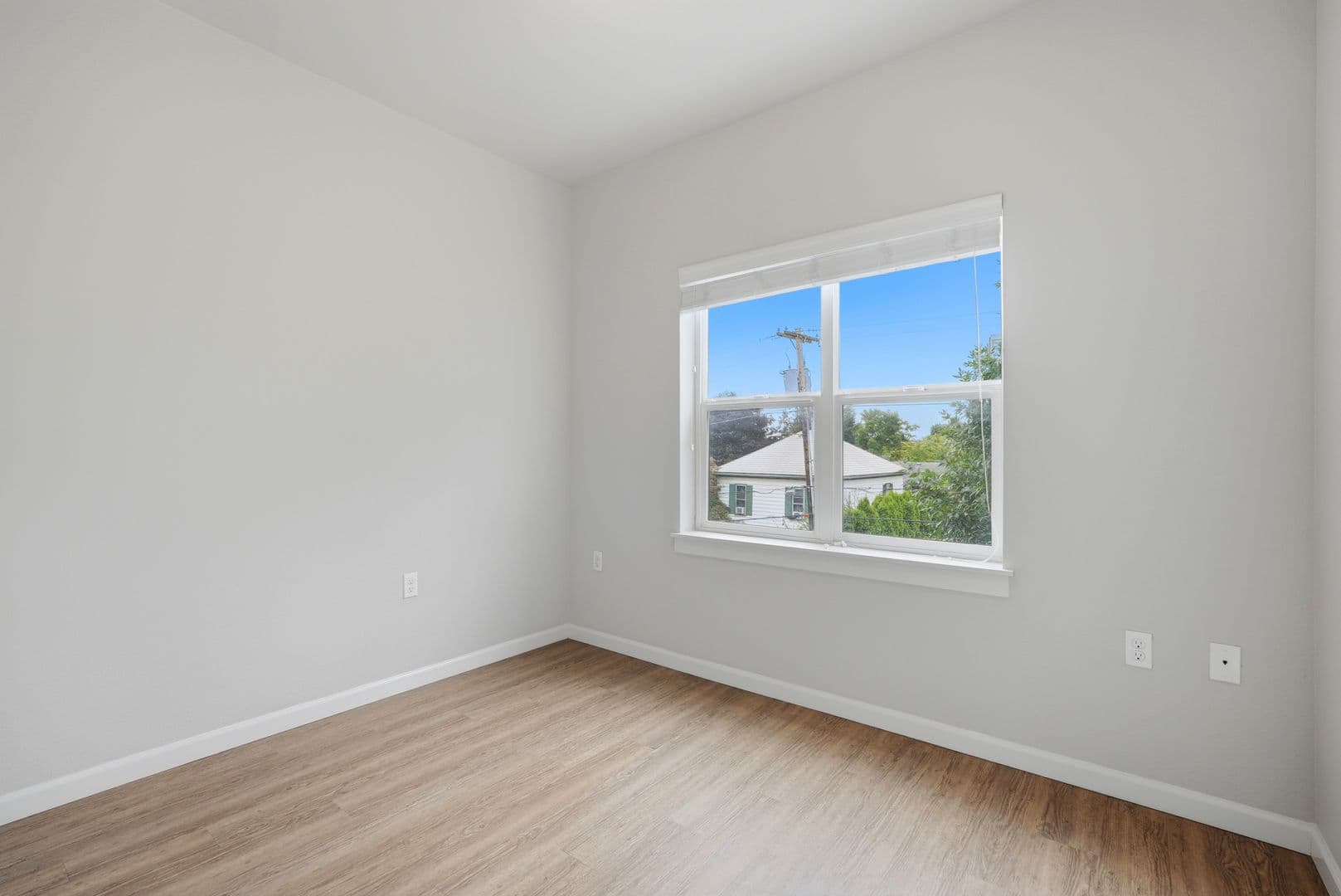 SELL - Sellwood Apartments 9 of 14