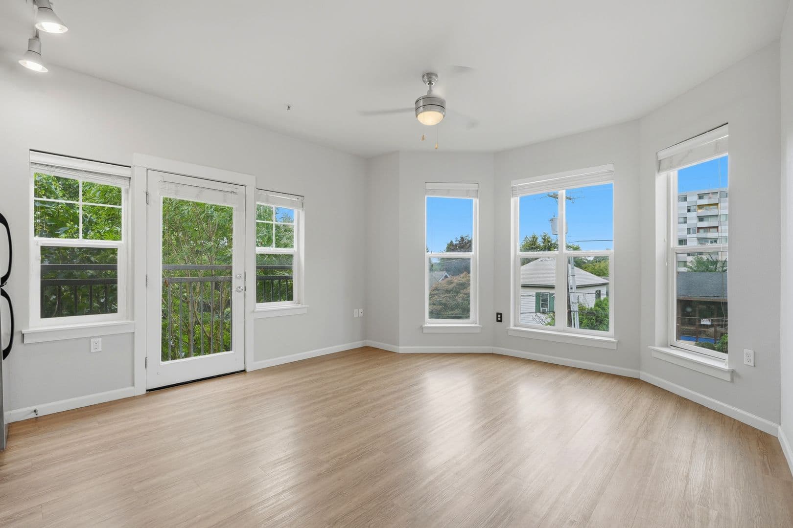 SELL Sellwood Apartments 6 of 8