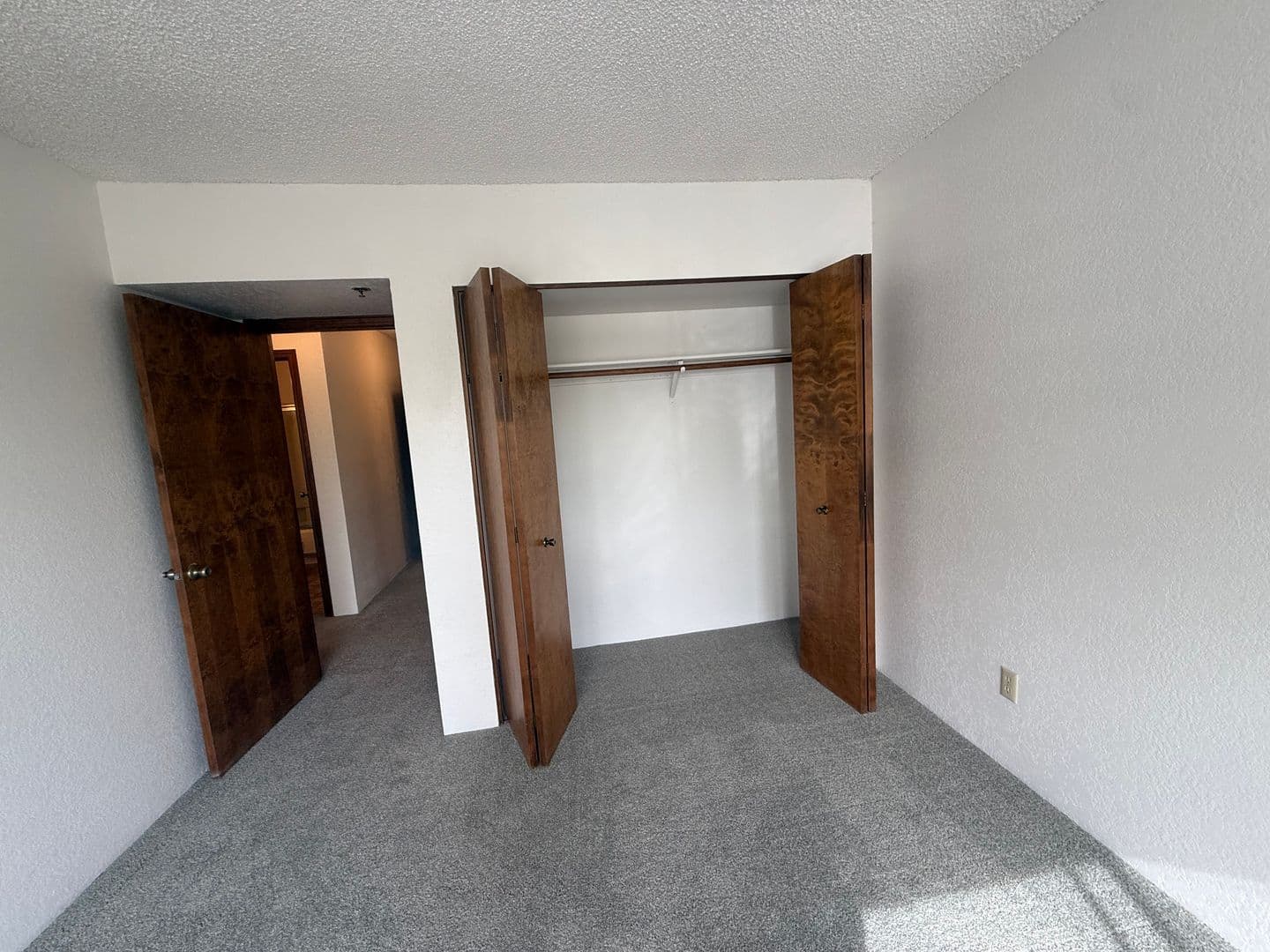 PRKP1 - Park Plaza Apartments 7 of 11