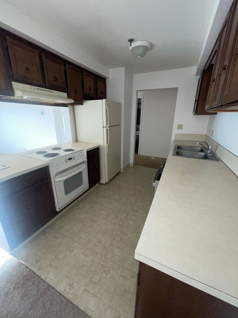PRKP1 - Park Plaza Apartments 3 of 5