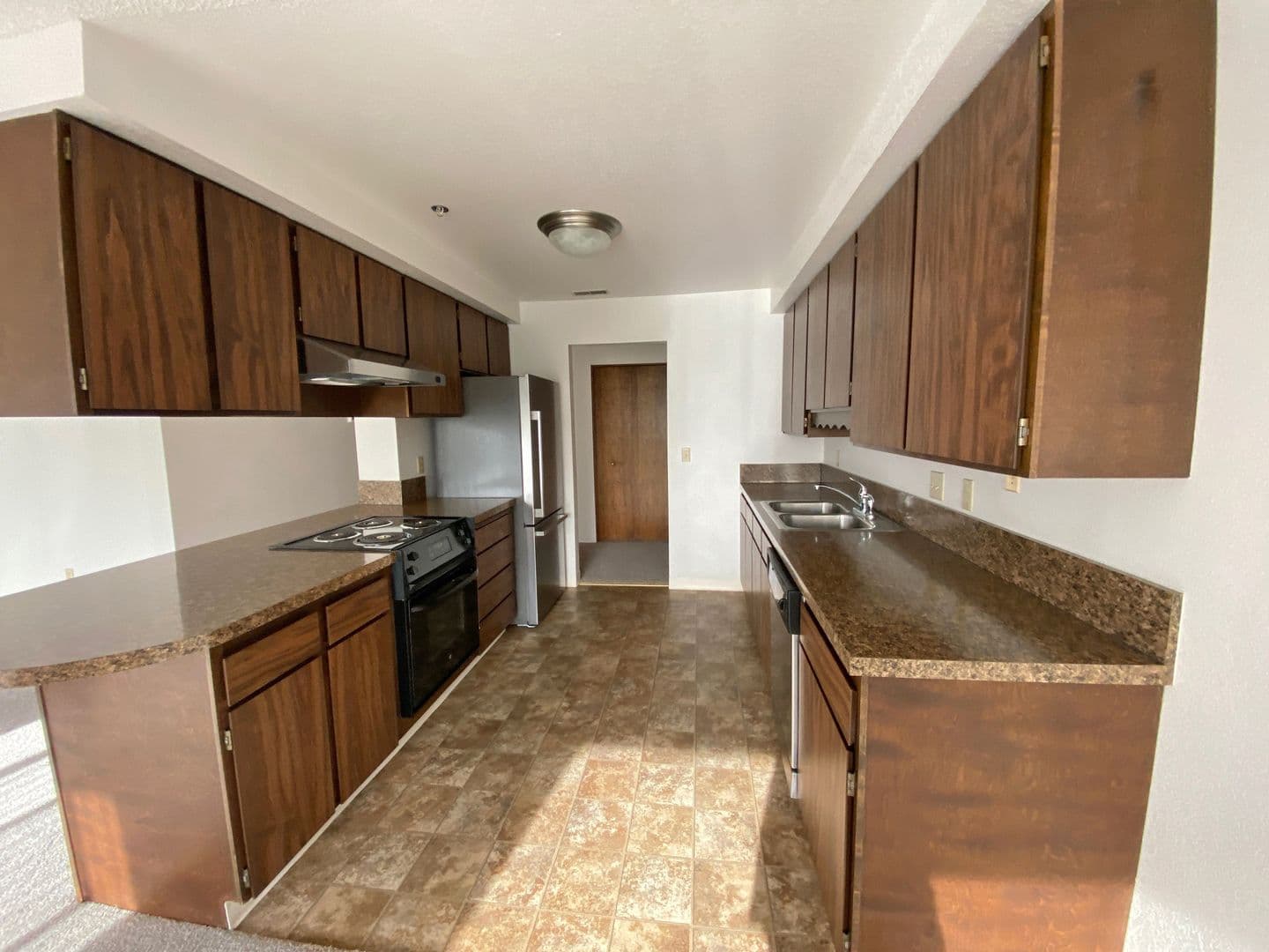 PRKP1 - Park Plaza Apartments 4 of 6